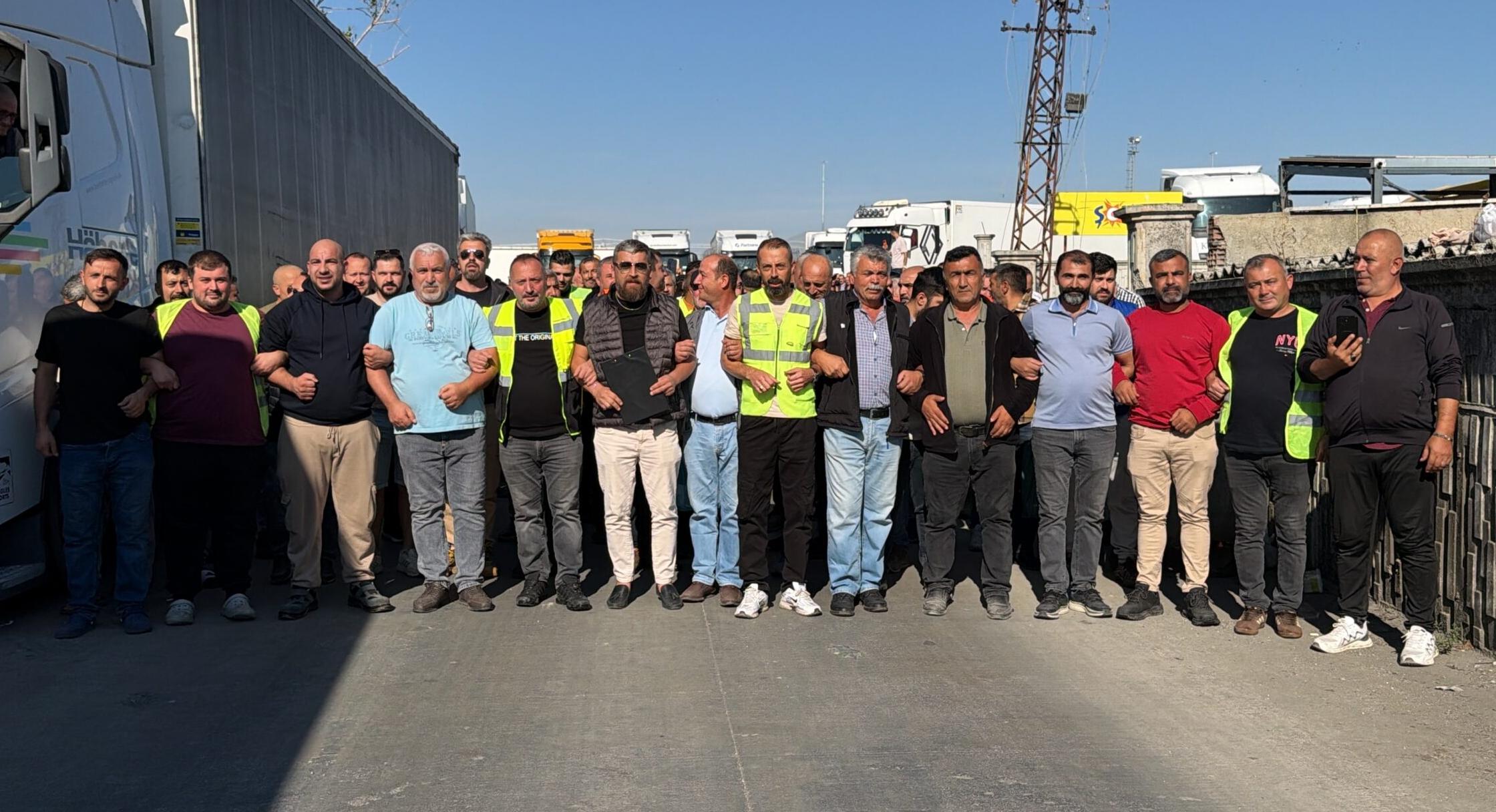 TIR şoförlerinden oturma eylemi