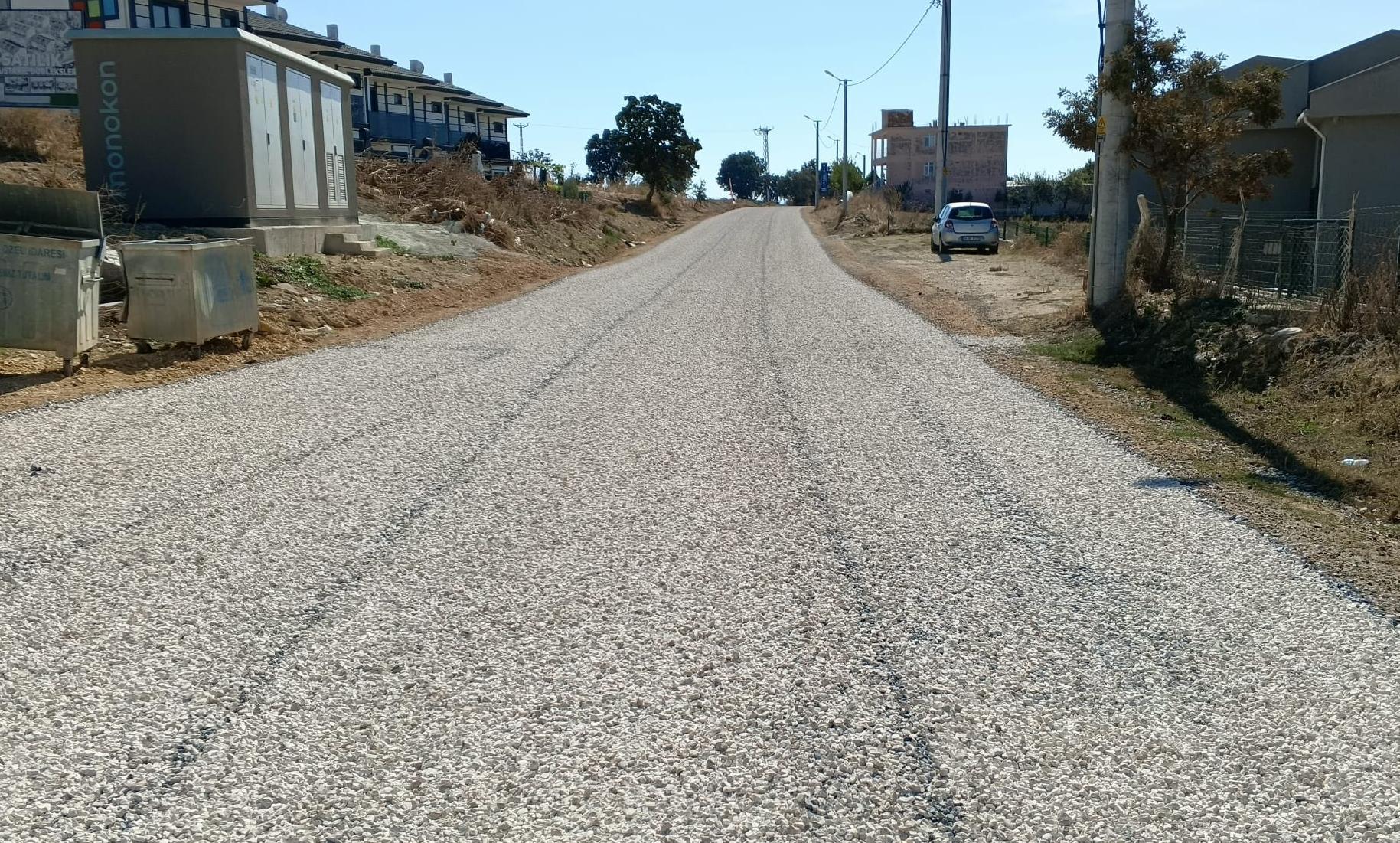 Yol çalışmaları sürüyor